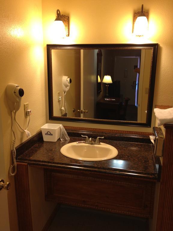Park Avenue Inn & Suites Victorville Room photo